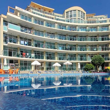Julia Family Apartments Pantai Sunny Bagian luar foto