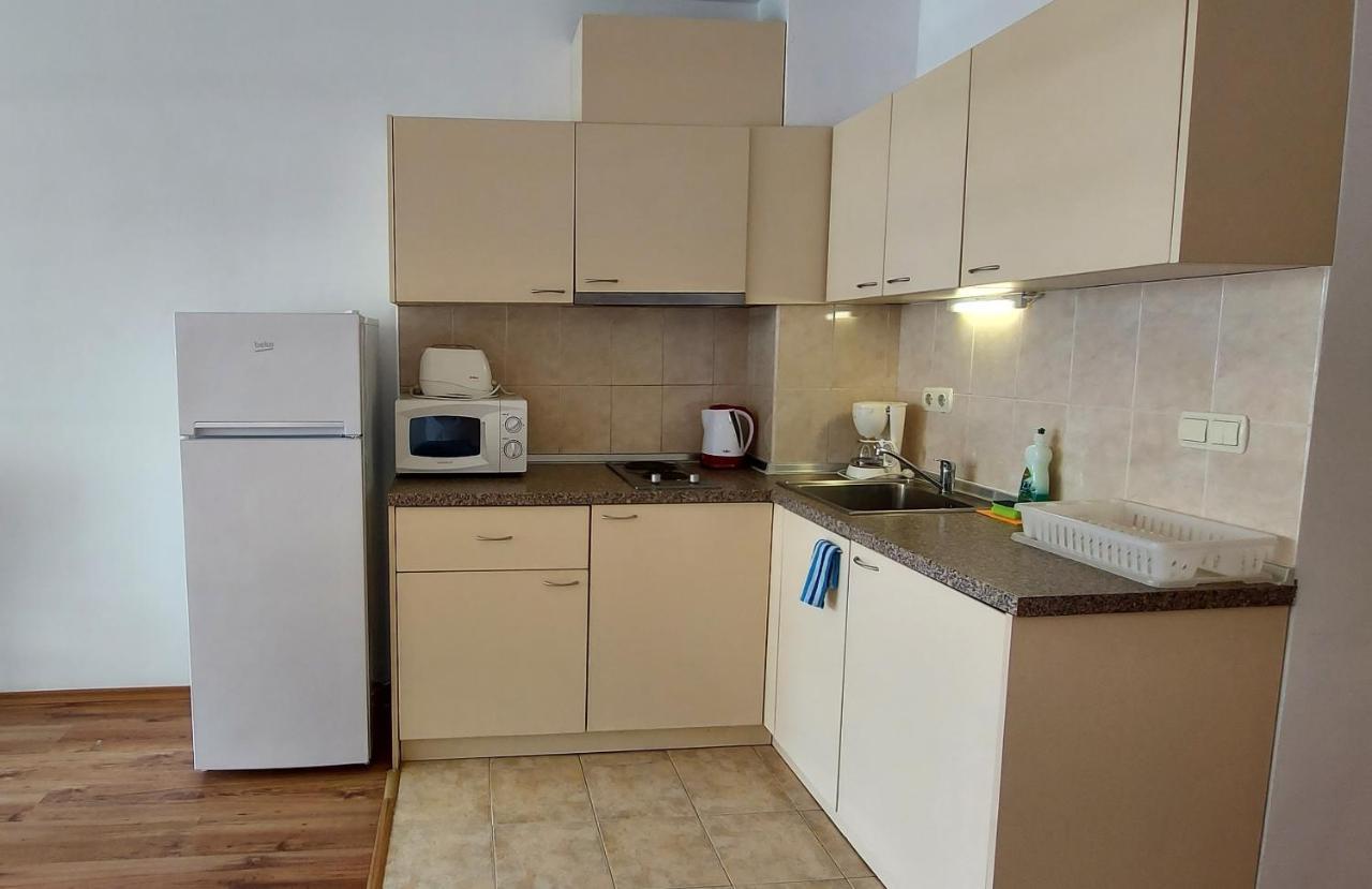 Julia Family Apartments Pantai Sunny Bagian luar foto