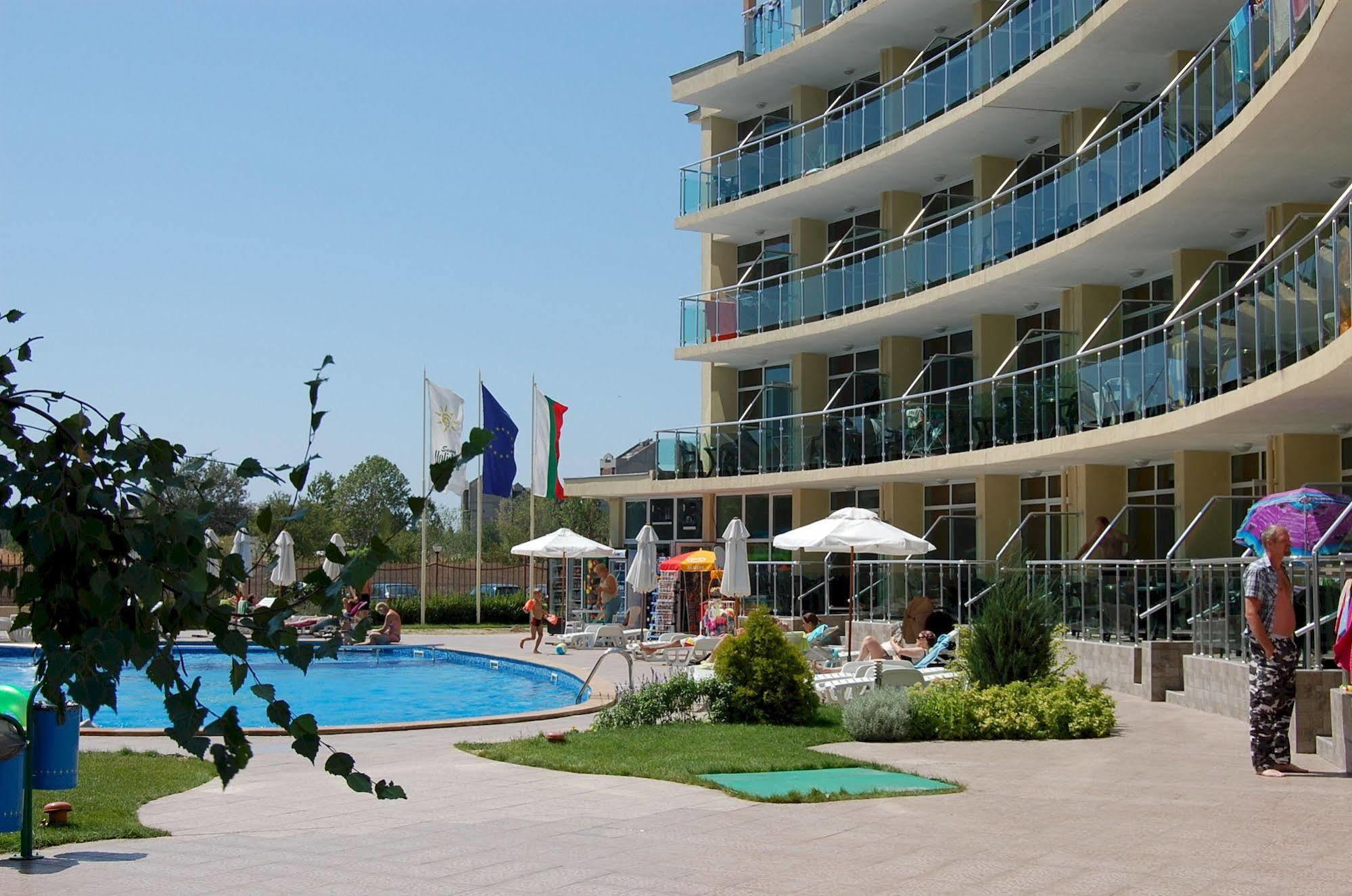 Julia Family Apartments Pantai Sunny Bagian luar foto