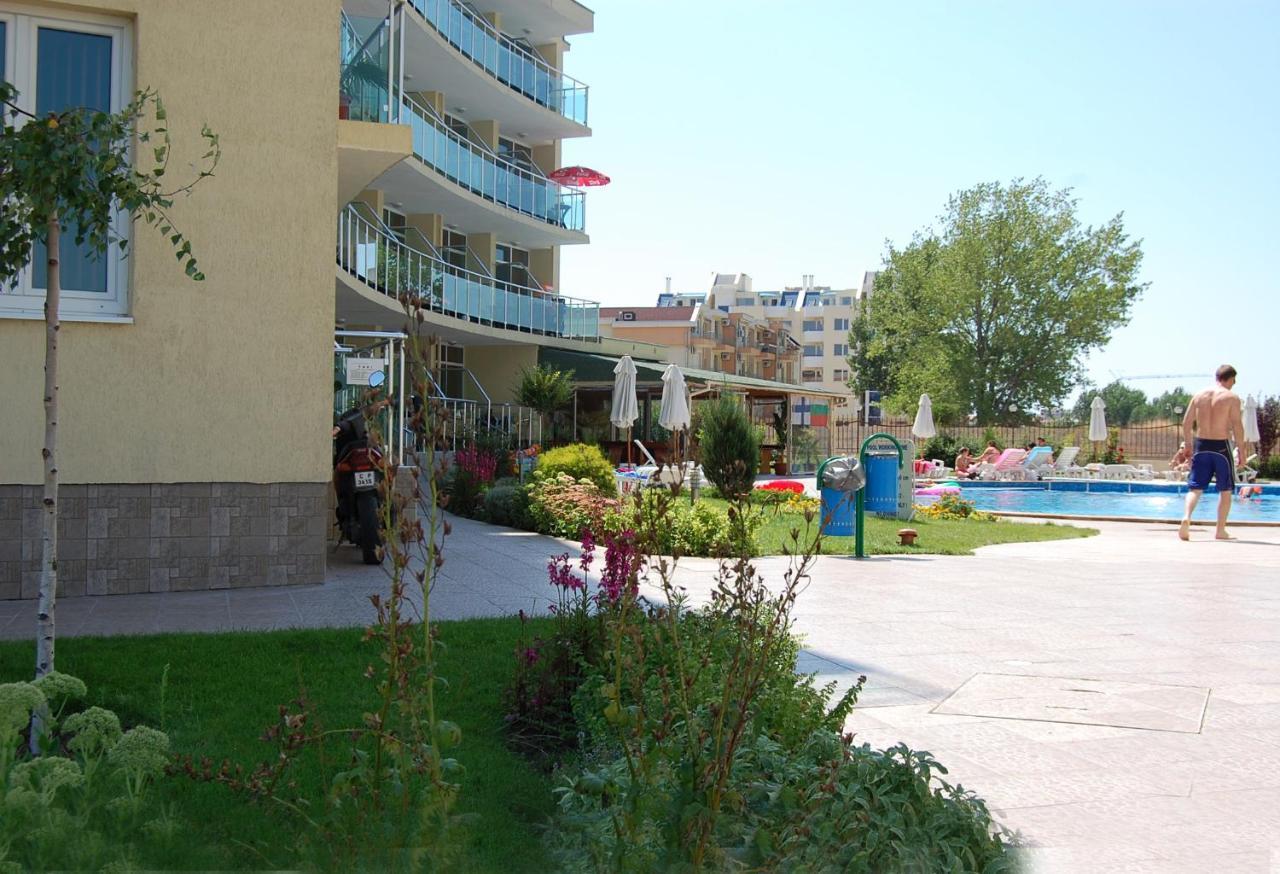 Julia Family Apartments Pantai Sunny Bagian luar foto