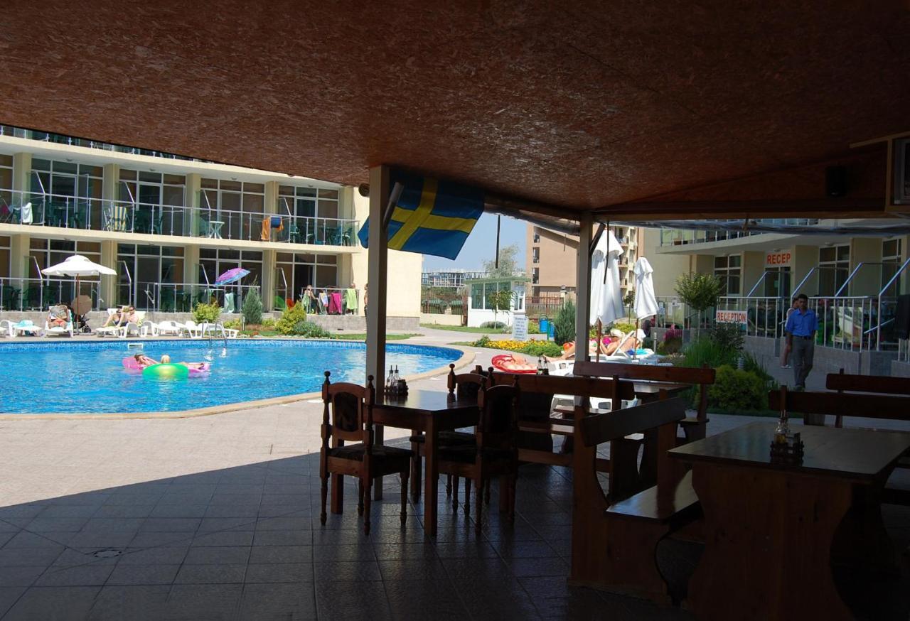 Julia Family Apartments Pantai Sunny Bagian luar foto