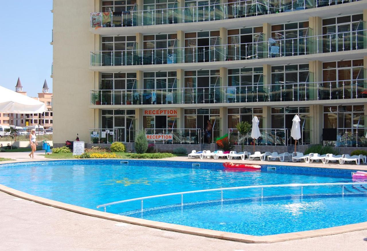 Julia Family Apartments Pantai Sunny Bagian luar foto