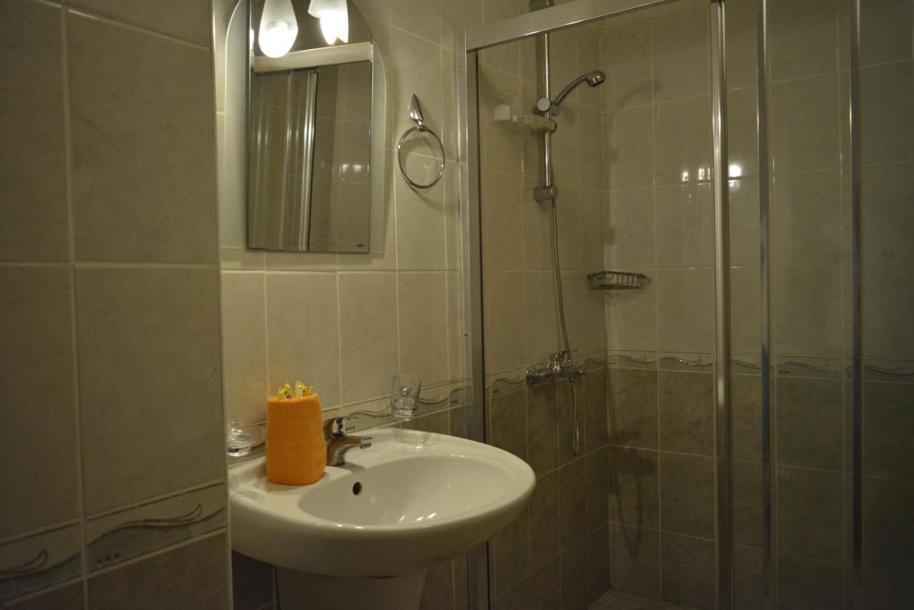 Julia Family Apartments Pantai Sunny Bagian luar foto