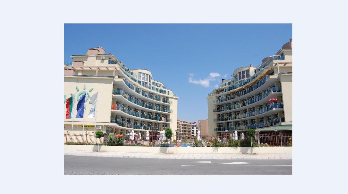 Julia Family Apartments Pantai Sunny Bagian luar foto